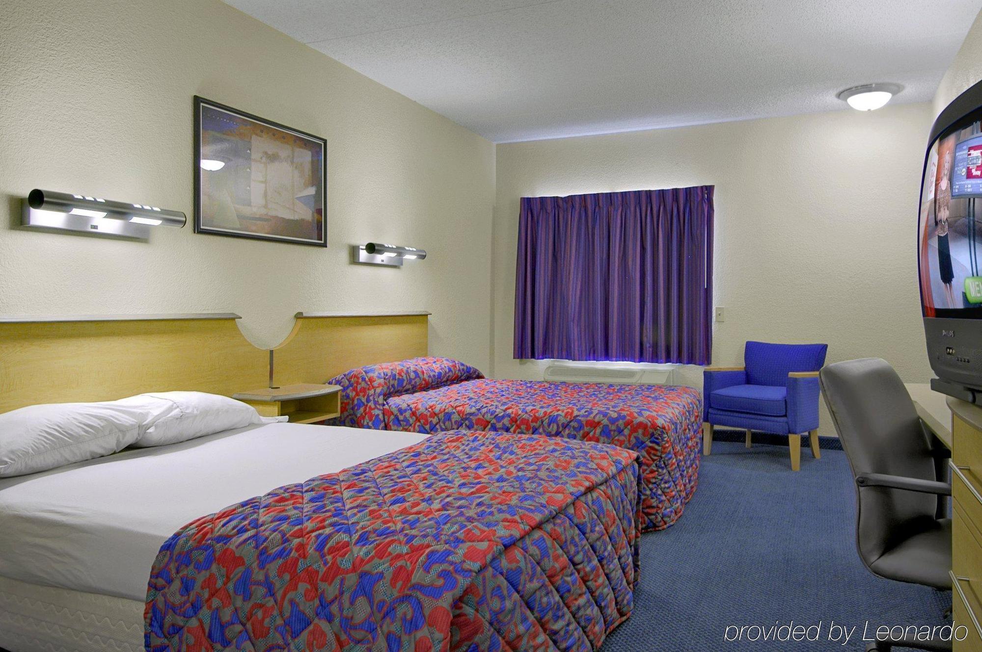 Red Roof Inn Houston Westchase Room photo