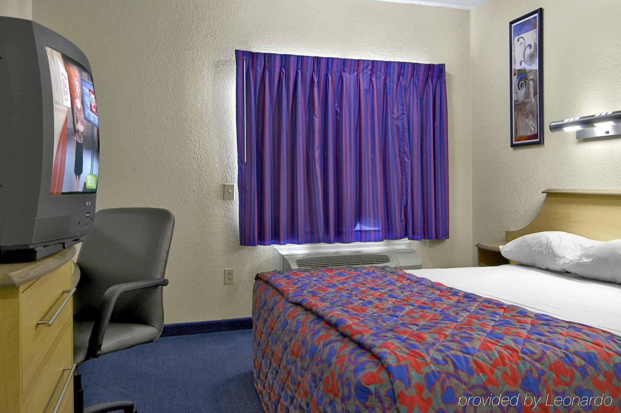 Red Roof Inn Houston Westchase Room photo
